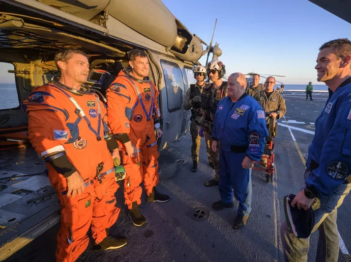 Artemis II: astronautas estão em navio de recuperação; veja próximos passos