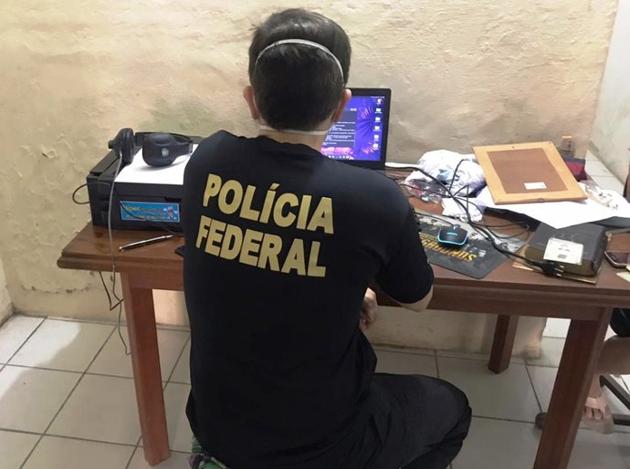 PF faz operação que mira suspeitos de divulgar dados de Bolsonaro