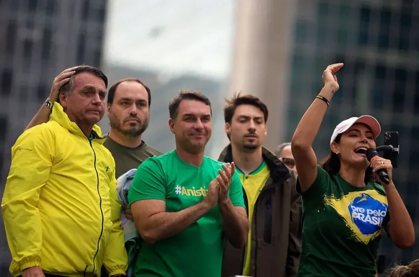 Briga entre Michelle e Flávio abala plano bolsonarista para eleger Senado 'anti-STF'?
