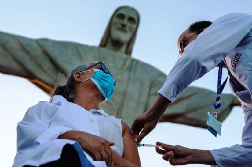 O que explica queda abrupta de casos de covid-19 na América do Sul e no Brasil