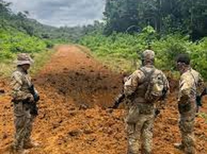 Forças Armadas destroem pista de pouso clandestina na Terra Indígena Yanomami