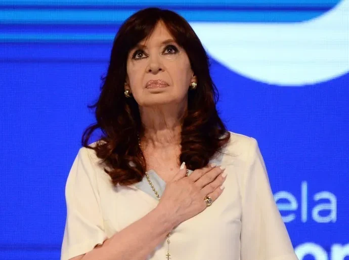 Suprema Corte da Argentina determina prisão de Cristina Kirchner; condenação é política, diz ex-presidente