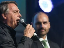 Asilo na Argentina, conversas com Malafaia e advogado de empresa de Trump: os argumentos da PF para indiciar Jair e Eduardo Bolsonaro