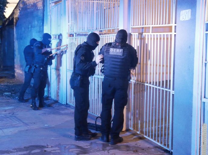 Operação Codinome Fantasma prende 37 pessoas, apreende drogas, armas e bloqueia contas vinculadas à facção