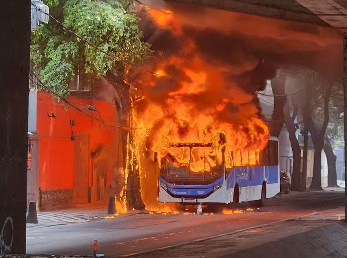 Operação mata chefe do tráfico dos Prazeres e 6 suspeitos no Rio; morador feito refém é morto por bandidos, diz PM