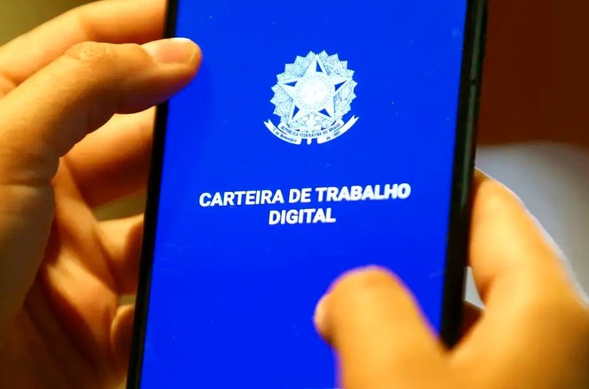 Taxa de desemprego no trimestre encerrado em novembro cai para 7,5%