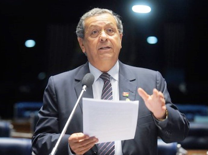 Senador Jayme Campos, de 69, está infectado com a Covid 19; Ele segue isolado e saúde requer cuidados