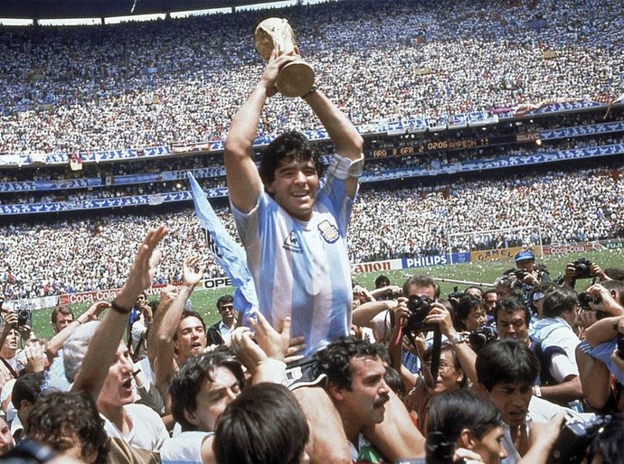 Diego Maradona morre na Argentina aos 60