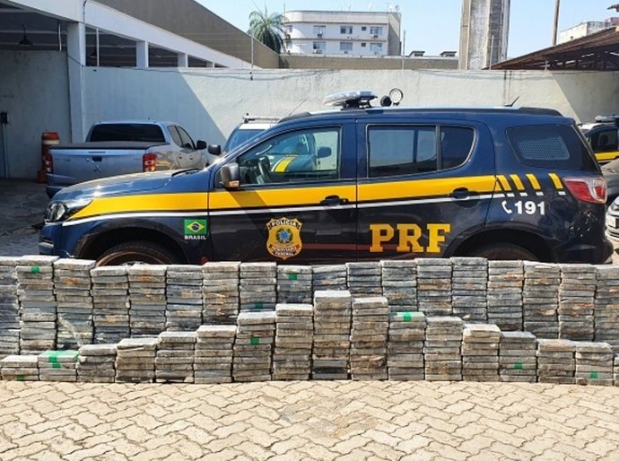 Veja foto e vídeos: PRF de MT apreende 557 kg de cocaína e dá prejuízo de R$70 milhões aos cartéis do narcotráfico