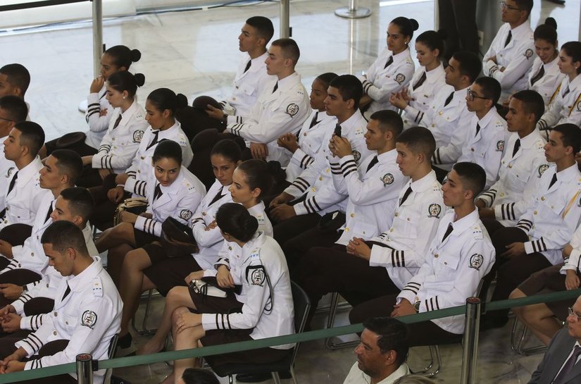 MPF ajuíza ação contra 'padrão estético' em escolas públicas militares