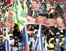 Ato em SP une centrais sindicais e governo pelo fim da escala 6x1