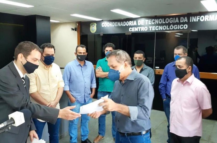 Vereadores de Cuiabá pedem investigação contra Emanuel e seu chefe de gabinete por promoverem Fake News na rede social