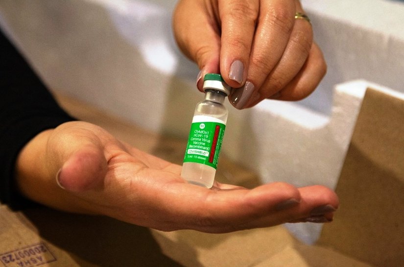 Vacina de Oxford oferece 100% de proteção contra casos graves em 22 dias