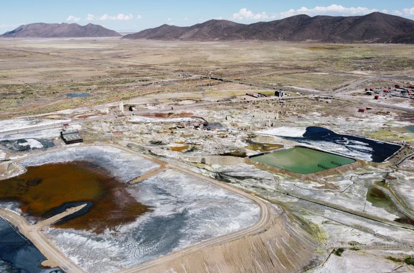 Comunidade às margens do desaparecido Lago Poopó reclama a água que a mineração tirou dela