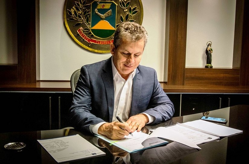 Mendes altera decreto e volta a considerar academias, salões de beleza e barbearias como serviços essenciais em MT