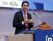 Porto de São Sebastião será leiloado até abril de 2026, diz ministro