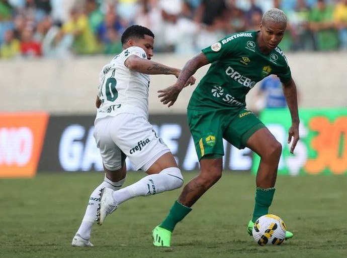 Em jogo inspirado de Walter, campeão Palmeiras empata com o Cuiabá que ganha 'folego' na série A