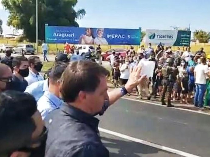 Bolsonaro faz visita fora da agenda a Araguari, em Minas Gerais