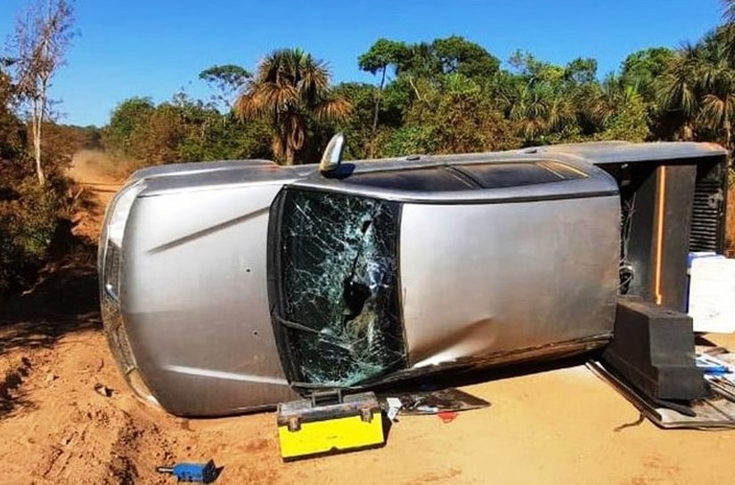 Veja Foto e Vídeo: Médico bêbado é preso por posse de cocaína e por dar vários ‘cavalo de pau’ com sua L200 Triton