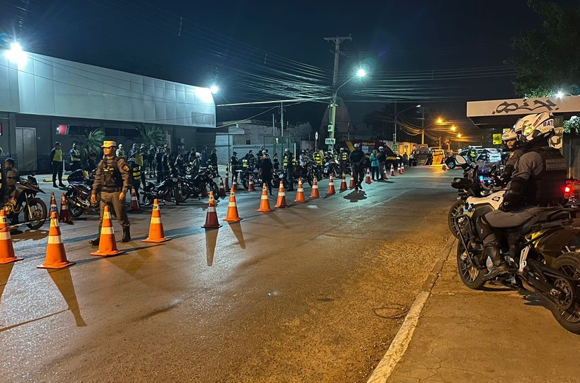 Operação remove 48 motocicletas por irregularidades e prende foragido da Justiça em Cuiabá