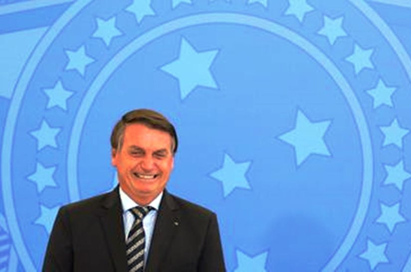 Bolsonaro abre mão de prestar depoimento presencial sobre interferência na PF