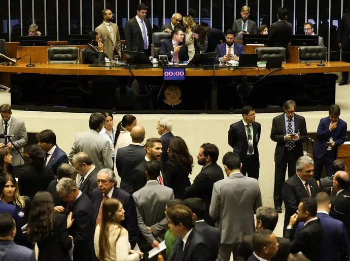 Câmara aprova ampliação gradual da licença-paternidade