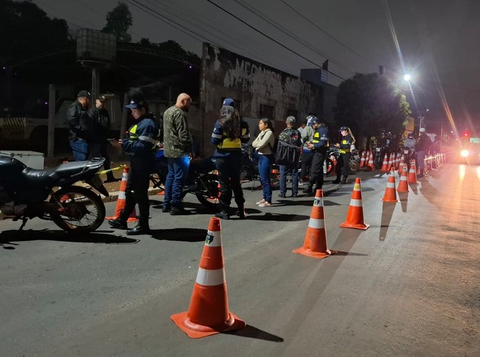 Operação 'Duas Rodas' termina com dois presos por embriaguez e 43 motocicletas removidas em Várzea Grande