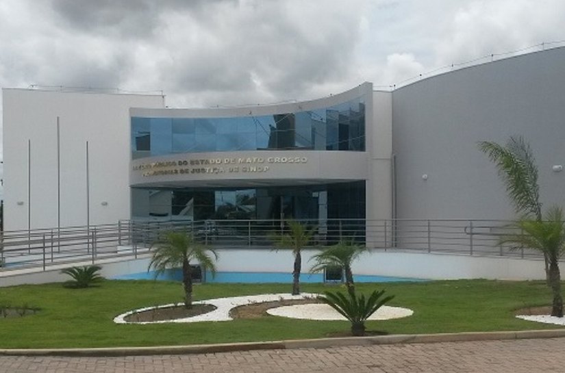 Professor de escola pública é denunciado por recrutar alunos para o Comando Vermelho em MT