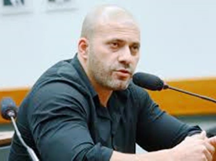 Câmara e STF têm reuniões hoje para discutir futuro de Daniel Silveira