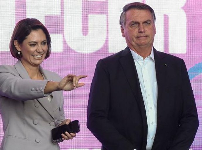 Bolsonaro, Michelle silenciam em depoimentos: entenda o caso das joias que levou PF a convocar casal