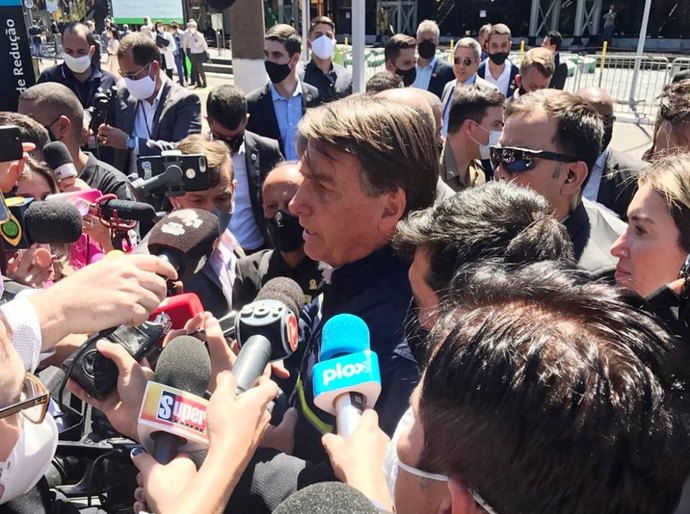 Bolsonaro diz que a proposta atual do Renda Brasil está suspensa