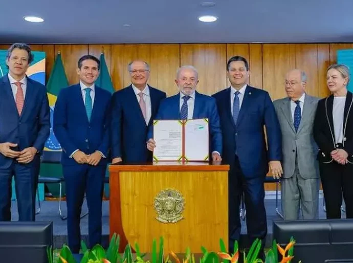 Lula anuncia R$ 30 bilhões em crédito para empresas afetadas pelo tarifaço