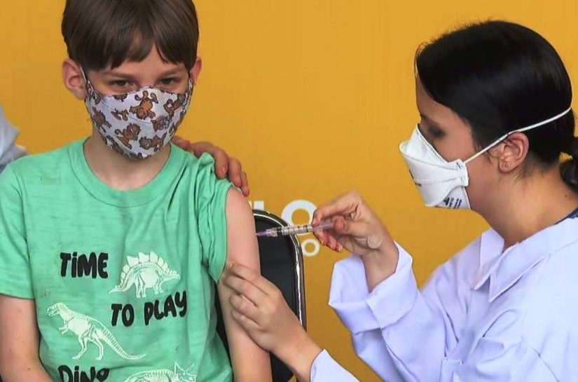 Prefeitura de São Paulo aumenta intervalo entre doses da Coronavac para crianças