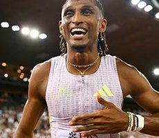 Alison dos Santos bate recorde mundial nos 400m com barreiras em etapa da Diamond League