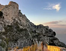 Israel toma castelo estratégico no Líbano enquanto expande ofensiva terrestre