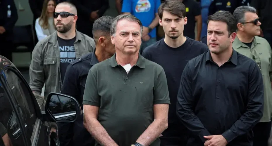 O que Bolsonaro pode e não pode fazer na prisão — e como isso se compara ao caso de Lula