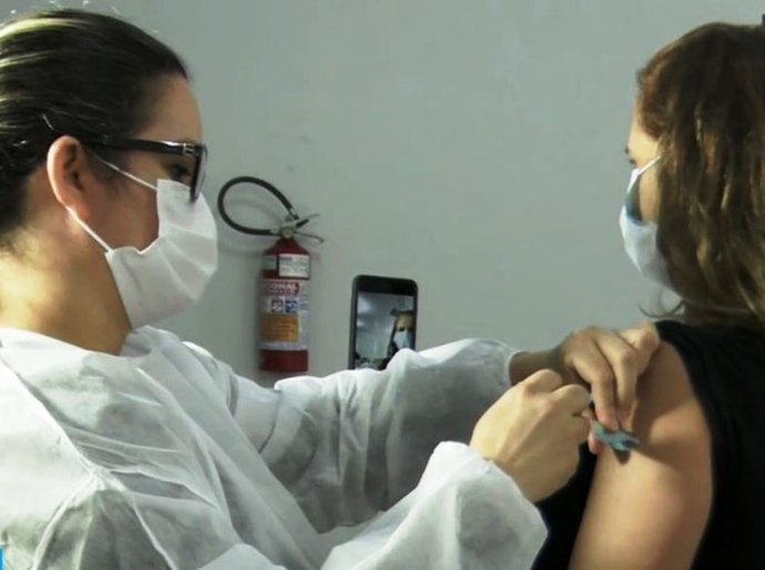 25 capitais já vacinam pessoas fora dos grupos prioritários contra Covid por idade