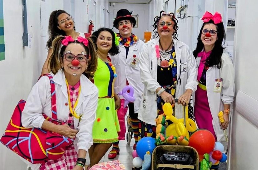 Doutores Palhaços animam pacientes do Hospital Estadual Santa Casa na Semana da Criança