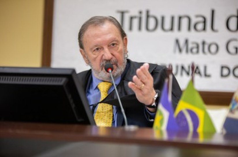 TCE-MT doa equipamentos para Faculdade de Engenharia da UFMT