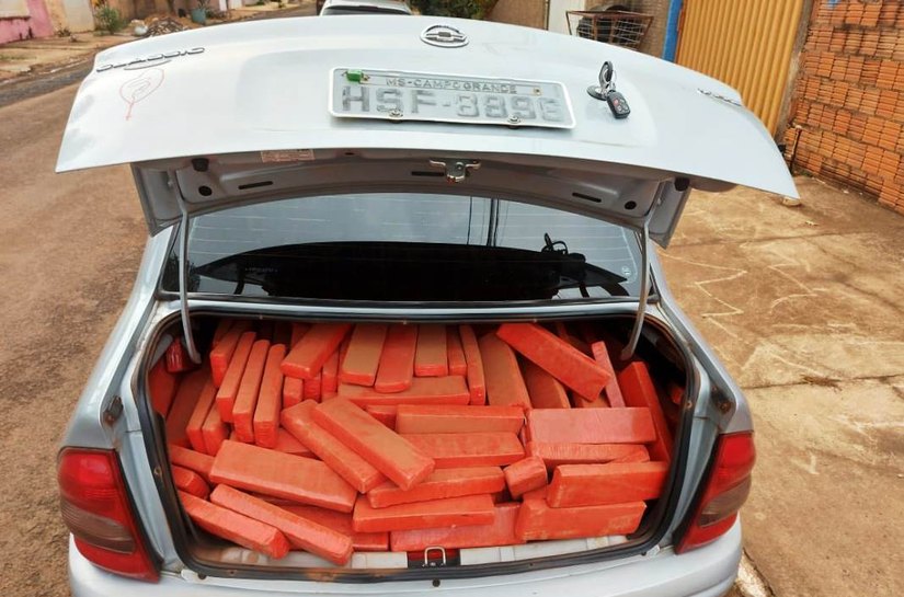 Veja Fotos e Vídeo: PF prende traficante transportando quase meia tonelada de cocaína em Alto Taquari, MT