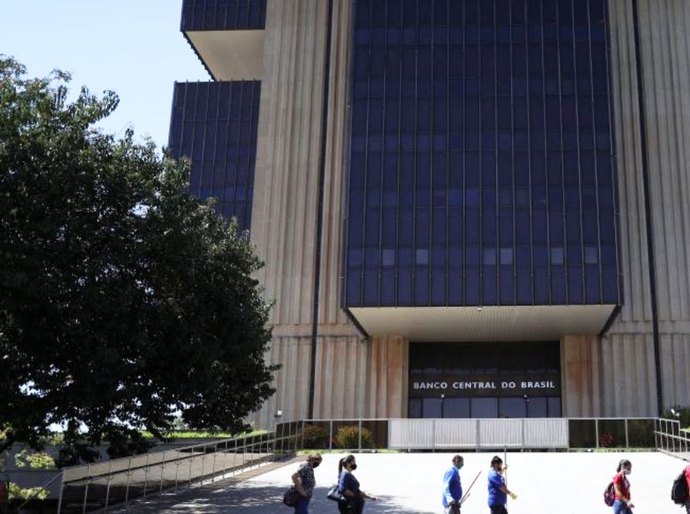 Inflação: BC cita alta de commodities e crise hídrica para descumprimento da meta