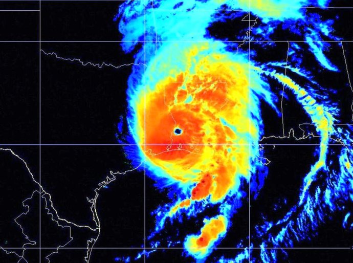 Furacão Laura deixa três vítimas e 700 mil pessoas sem energia nos EUA