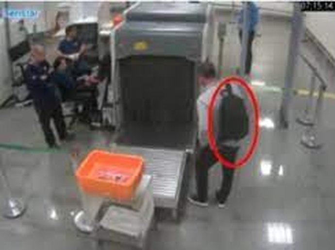 Imagens mostram Cid com mochila em aeroporto após “operação resgate” de joias sauditas