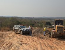 Polícia Civil flagra extração ilegal de cascalho e prende dono de área em Cuiabá