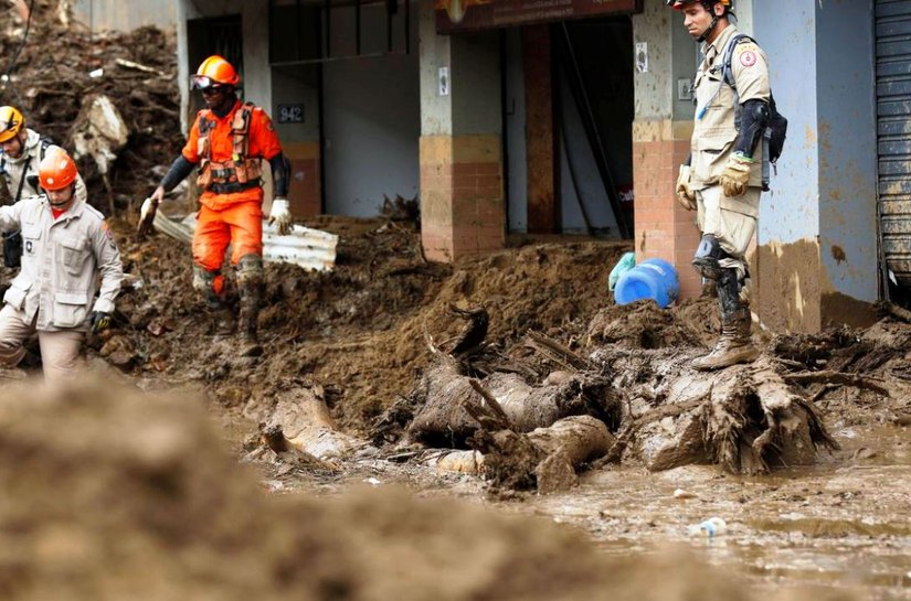 Bombeiros atualizam número de mortos em Petrópolis para 176