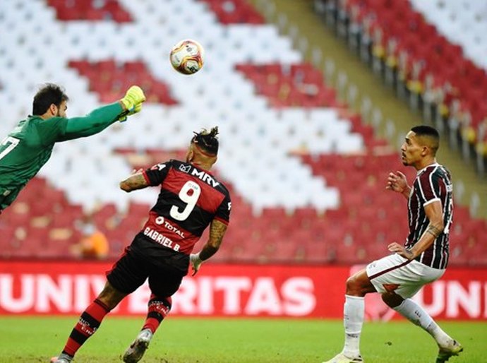 Com expulsão de Gabigol no fim, Flamengo vence 1º jogo da final contra o Fluminense