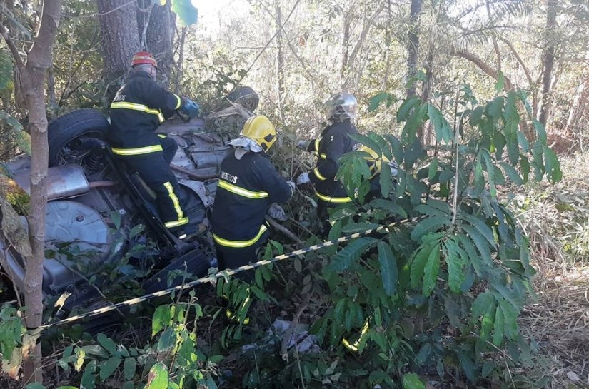 Capotamento na rodovia da Chapada dos Guimaraes mata 4 e deixa 3 feridos na manhã deste domingo, 09