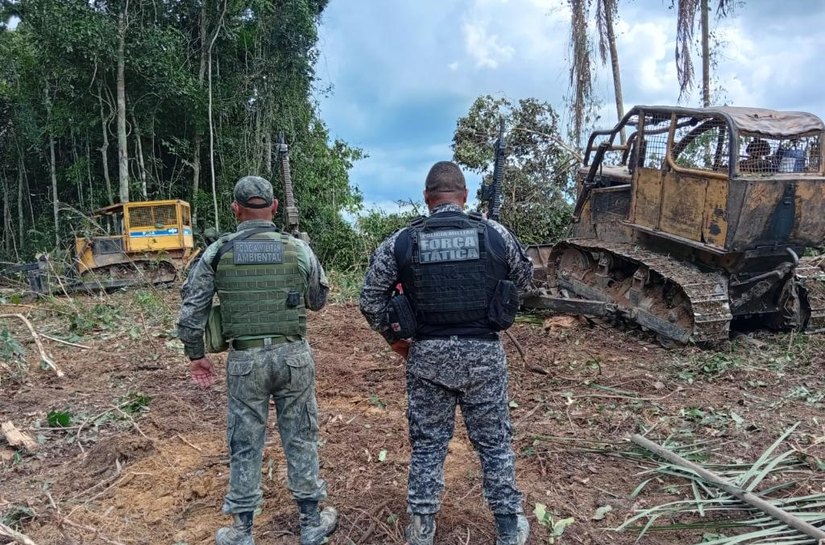 Polícia Militar apreende máquinas utilizadas em extração ilegal de madeiras em zona rural
