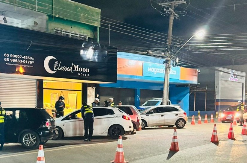 Fiscalização da Lei Seca prende 16 motoristas e remove 85 veículos na madrugada deste sábado,13