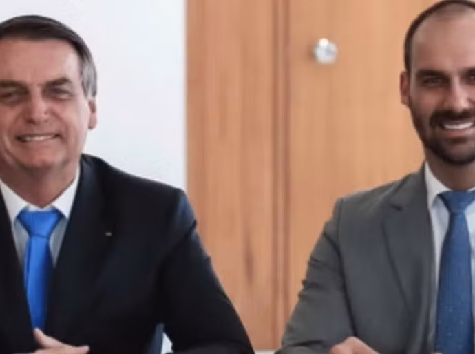 PF marca para a próxima quinta depoimento de Bolsonaro em inquérito sobre o filho Eduardo